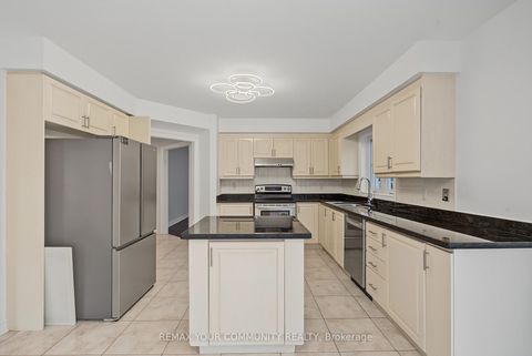 Photo 22 at 20 Fern Avenue, Langstaff, Richmond Hill