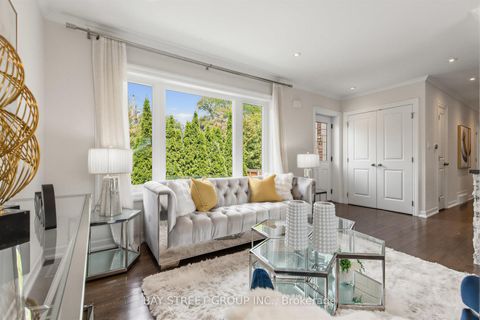 Photo 2 at 47 Haileybury Drive, Bendale, Toronto