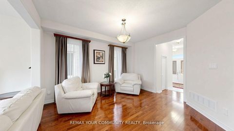 Photo 1 at 6 Homerton Avenue, Oak Ridges, Richmond Hill
