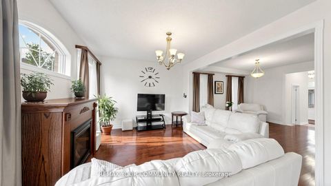 Photo 5 at 6 Homerton Avenue, Oak Ridges, Richmond Hill