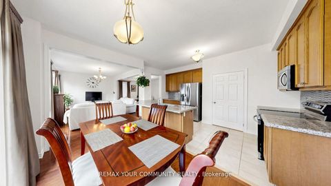Photo 7 at 6 Homerton Avenue, Oak Ridges, Richmond Hill