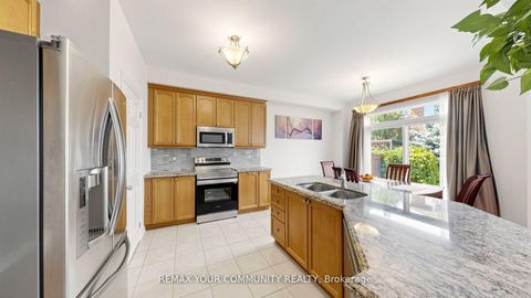 Photo 8 at 6 Homerton Avenue, Oak Ridges, Richmond Hill