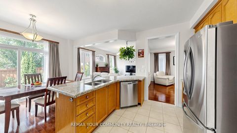 Photo 9 at 6 Homerton Avenue, Oak Ridges, Richmond Hill