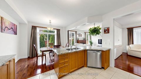 Photo 10 at 6 Homerton Avenue, Oak Ridges, Richmond Hill