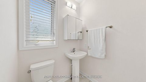 Photo 13 at 6 Homerton Avenue, Oak Ridges, Richmond Hill