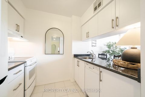 Photo 14 at 914 - 80 St Patrick Street, Chinatown, Toronto