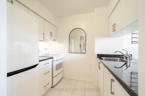 Photo 15 at 914 - 80 St Patrick Street, Chinatown, Toronto