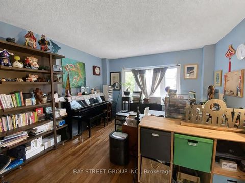 Photo 2 at 304 Charlton Avenue, Brownridge, Vaughan