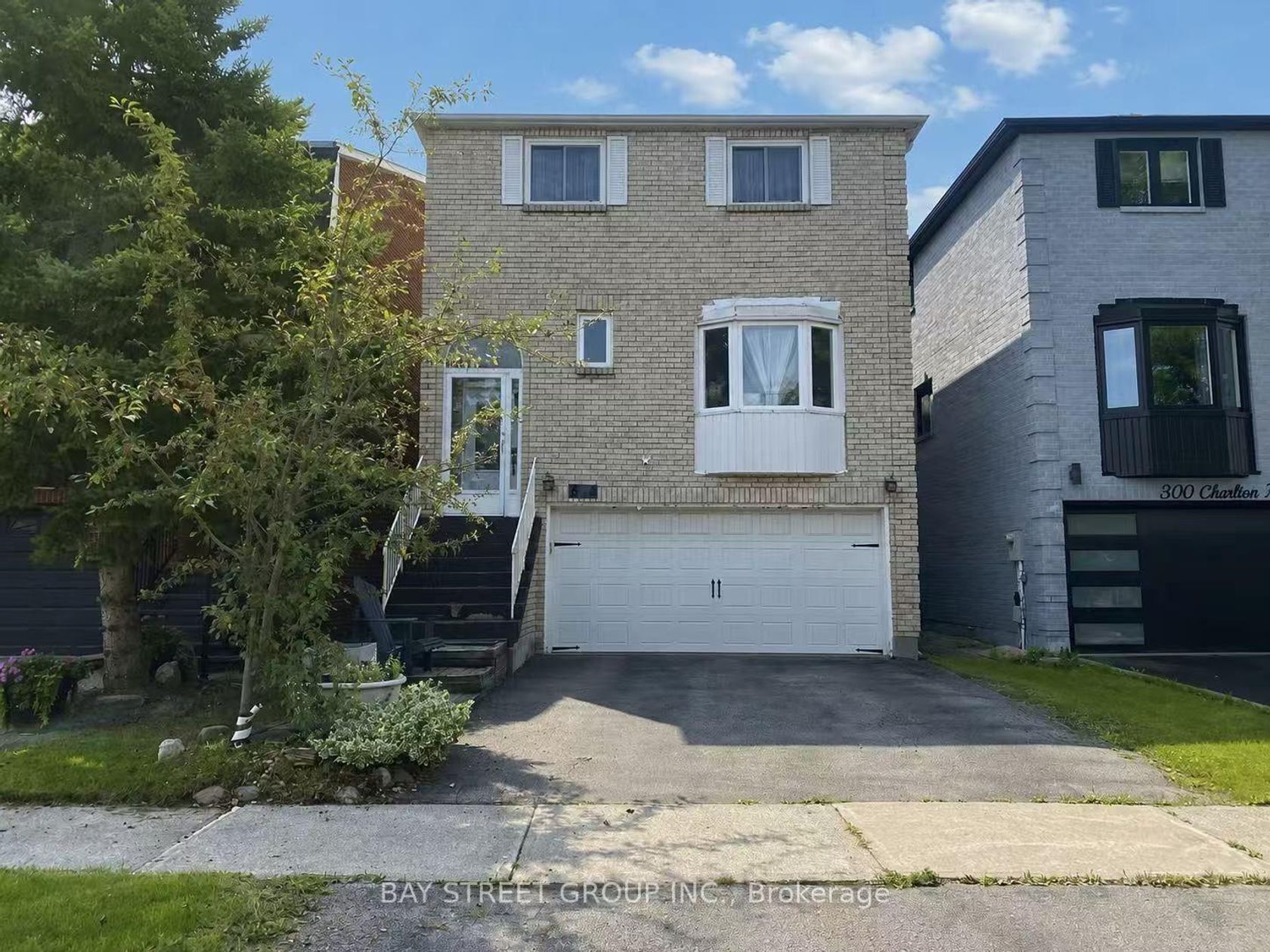 304 Charlton Avenue, Brownridge, Vaughan photo 2