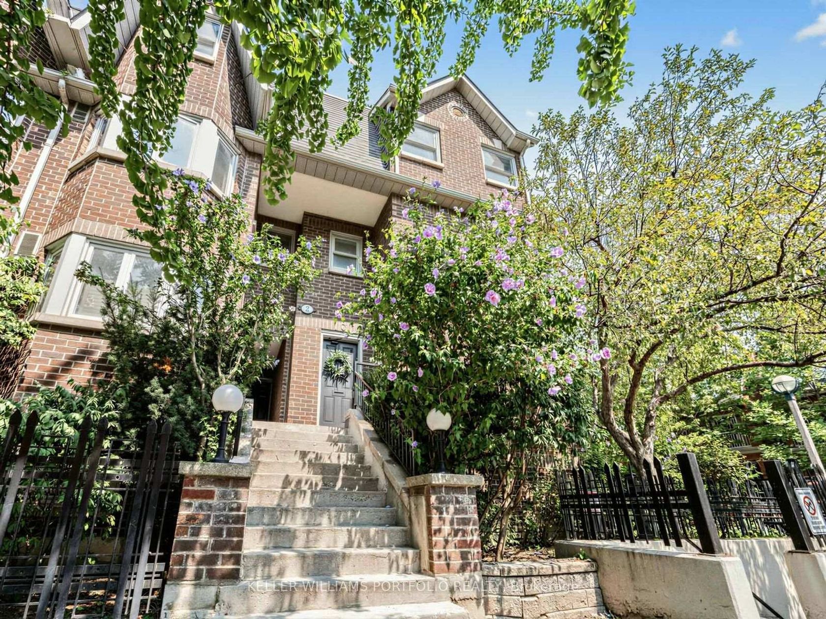 2C Shank Street W, Niagara, Toronto 