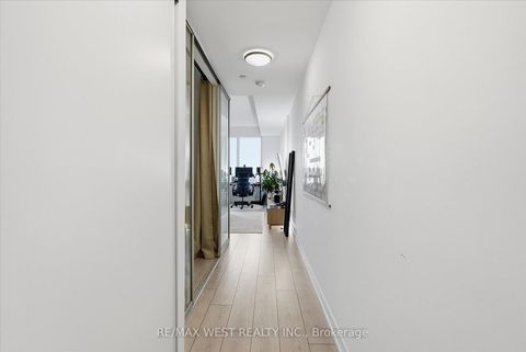 Photo 2 at 819 - 270 Dufferin Street, South Parkdale, Toronto