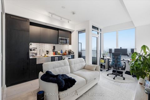 Photo 3 at 819 - 270 Dufferin Street, South Parkdale, Toronto