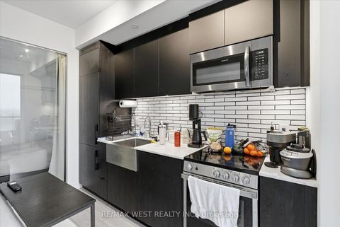Photo 8 at 819 - 270 Dufferin Street, South Parkdale, Toronto