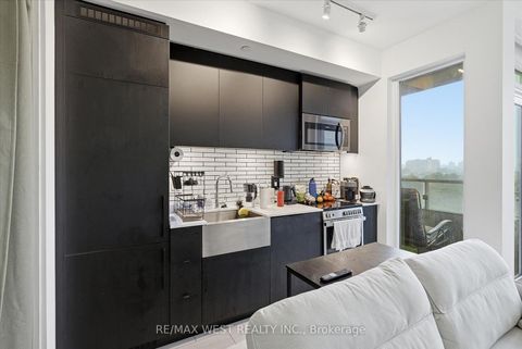 Photo 11 at 819 - 270 Dufferin Street, South Parkdale, Toronto