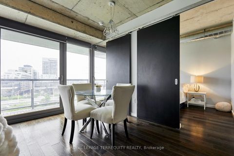 Photo 4 at 702 - 32 Trolley Crescent, Moss Park, Toronto