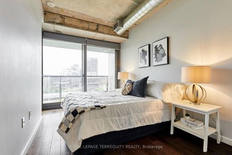 Photo 9 at 702 - 32 Trolley Crescent, Moss Park, Toronto