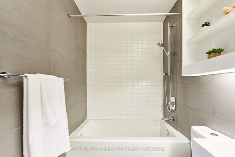 Photo 12 at 702 - 32 Trolley Crescent, Moss Park, Toronto