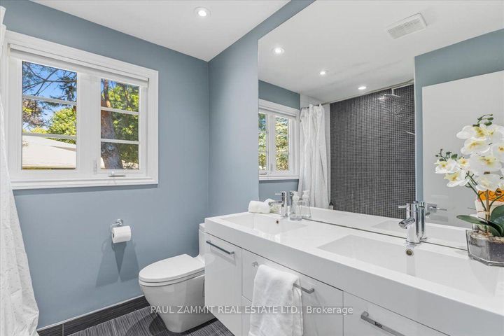 Photo 30 at 21 Kings Inn Trail, Bayview Country Club Estates, Markham