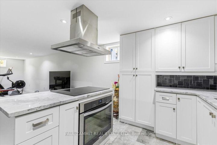 Photo 32 at 21 Kings Inn Trail, Bayview Country Club Estates, Markham
