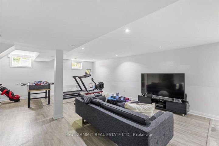Photo 33 at 21 Kings Inn Trail, Bayview Country Club Estates, Markham