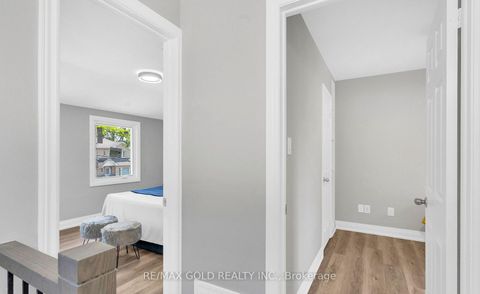 Photo 18 at 8 Fairglen Crescent, Pelmo Park W4, Toronto
