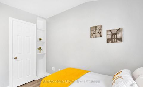 Photo 22 at 8 Fairglen Crescent, Pelmo Park W4, Toronto