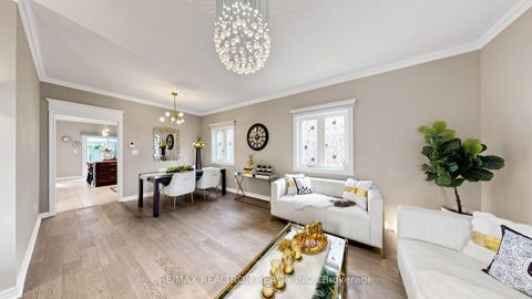 Photo 4 at 2 Rocksprings Avenue, Westbrook, Richmond Hill