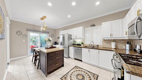Photo 7 at 2 Rocksprings Avenue, Westbrook, Richmond Hill