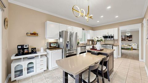 Photo 8 at 2 Rocksprings Avenue, Westbrook, Richmond Hill