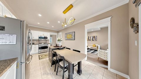 Photo 9 at 2 Rocksprings Avenue, Westbrook, Richmond Hill
