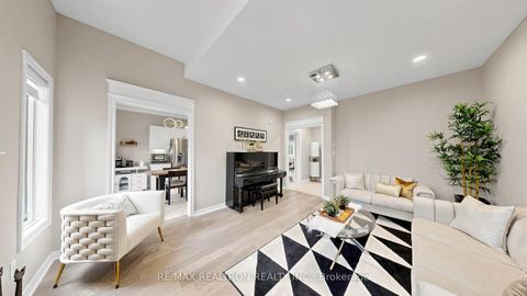 Photo 12 at 2 Rocksprings Avenue, Westbrook, Richmond Hill