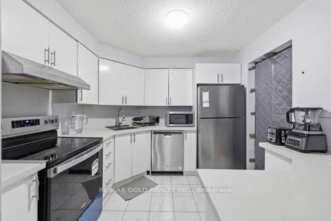 Photo 5 at ph08 - 61 Markbrook Lane, Jamestown, Toronto