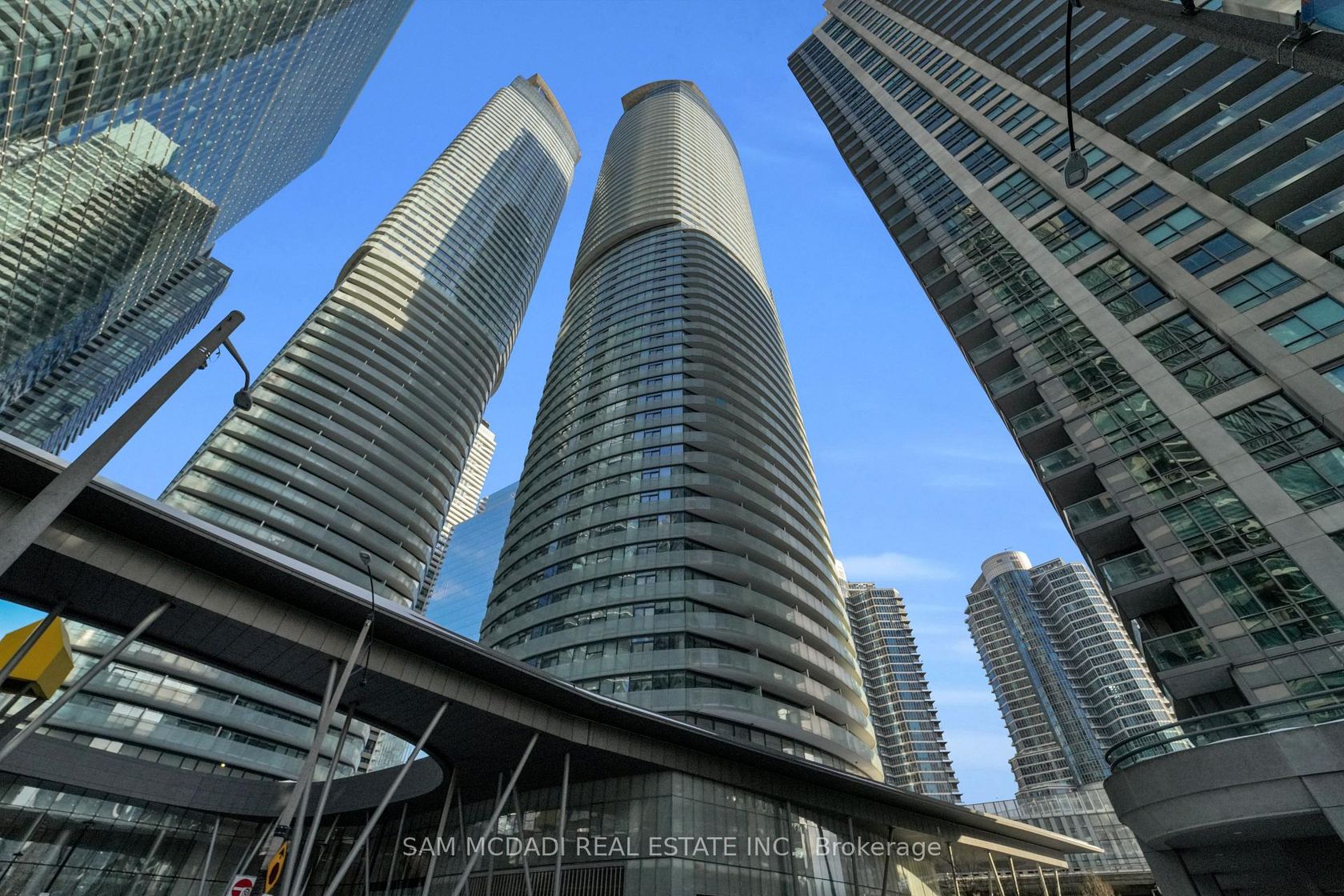 2307 - 12 York Street, Waterfront Communities C1, Toronto photo number 2