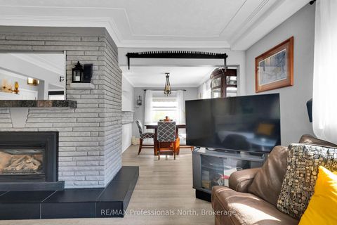 Photo 10 at 63 The Queensway N, Keswick North, Georgina