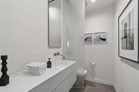 Photo 31 at 12 Tudor Gate, York Mills, Toronto