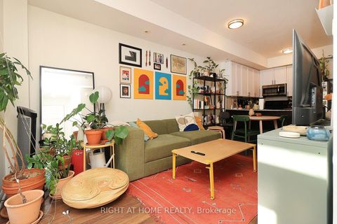 Photo 6 at TH12 - 78 Carr Street, Chinatown, Toronto