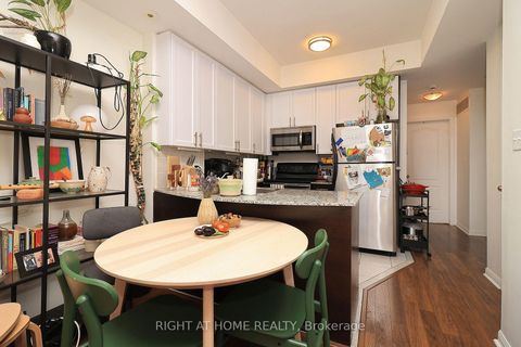 Photo 9 at TH12 - 78 Carr Street, Chinatown, Toronto