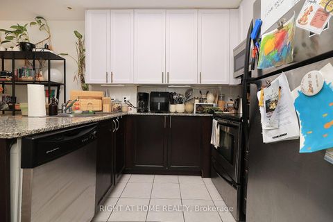 Photo 13 at TH12 - 78 Carr Street, Chinatown, Toronto