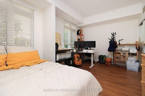 Photo 14 at TH12 - 78 Carr Street, Chinatown, Toronto