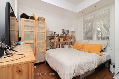 Photo 15 at TH12 - 78 Carr Street, Chinatown, Toronto