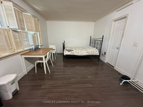 Photo 2 at 228 Hollywood Avenue, Willowdale East, Toronto