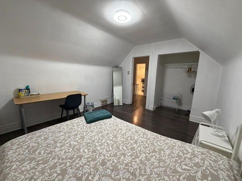Photo 3 at 228 Hollywood Avenue, Willowdale East, Toronto