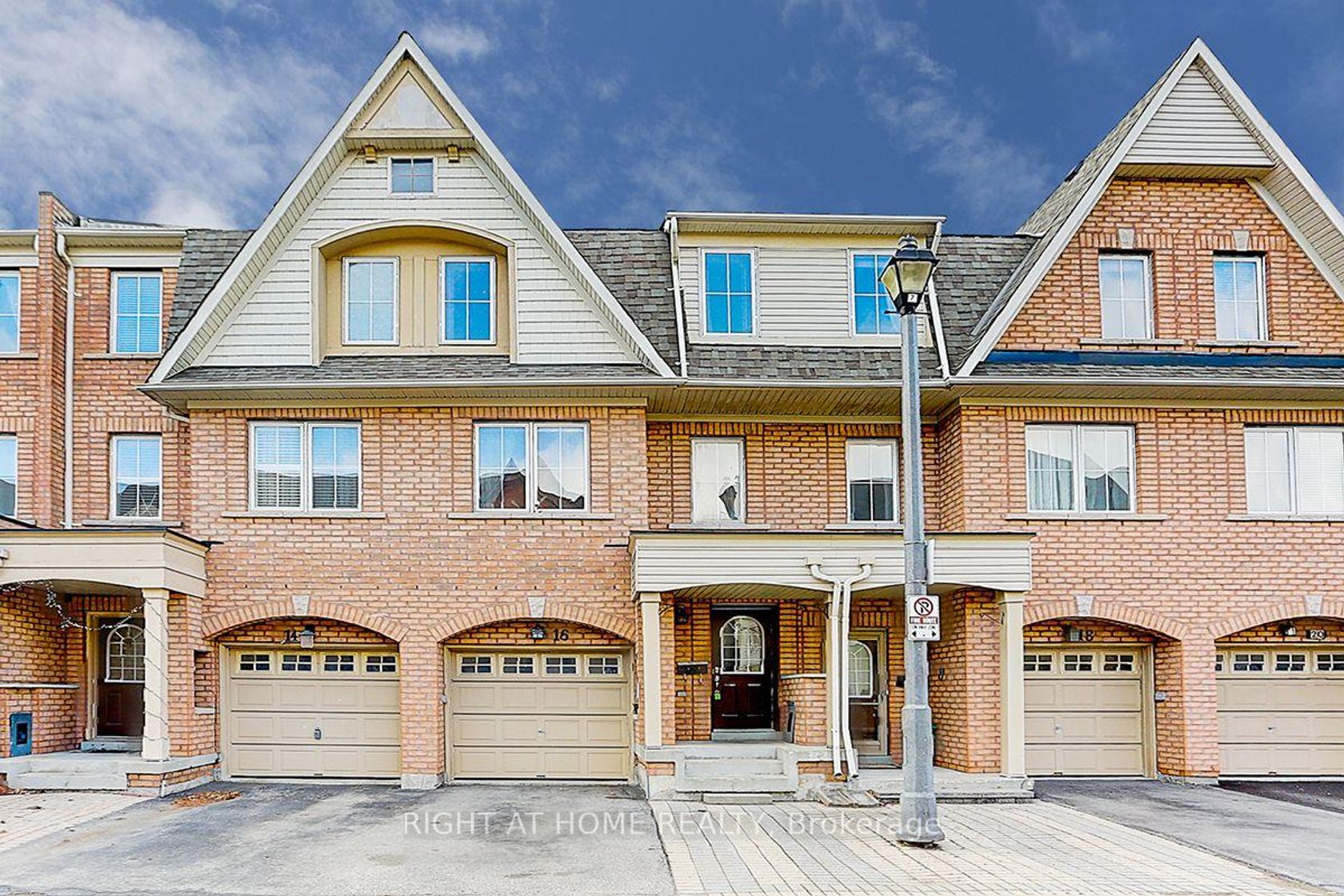 16 Pat Brooks Terrace, Dorset Park, Toronto 
