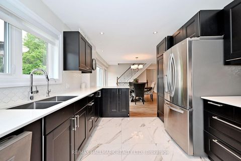 Photo 14 at 334 Stewart Street, College Manor, Newmarket