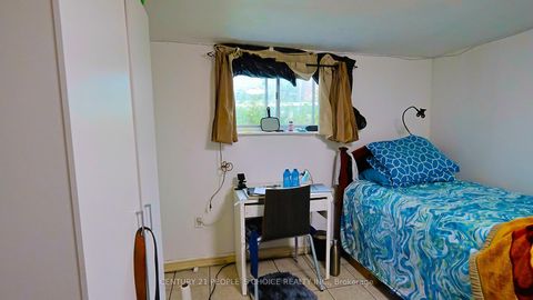 Photo 17 at 14 North Bonnington Avenue, Birchmount, Toronto