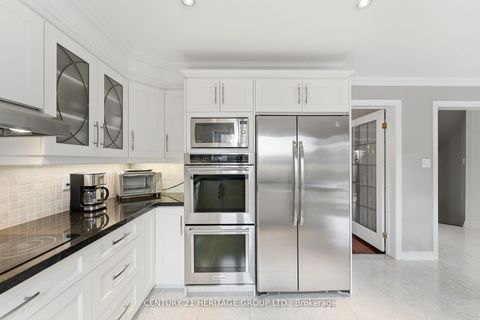 Photo 12 at 12 Lavinio Court, Maple, Vaughan
