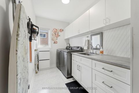Photo 14 at 12 Lavinio Court, Maple, Vaughan