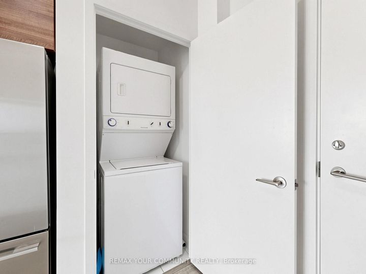 Photo 5 at 3302 - 121 Mcmahon Drive, Bayview Village, Toronto