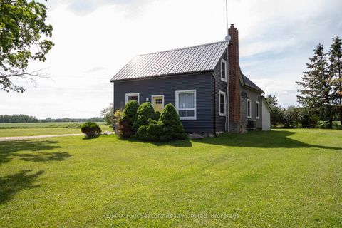 Photo 2 at 5803 26 Highway, Rural Clearview, Clearview