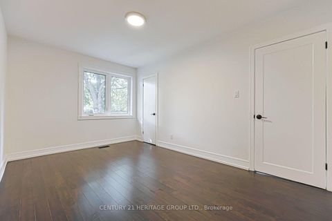 Photo 7 at 314 Wenlock Avenue, Harding, Richmond Hill